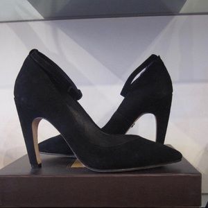 Modern Vintage Black Curved Heel 36.5 / 6.5